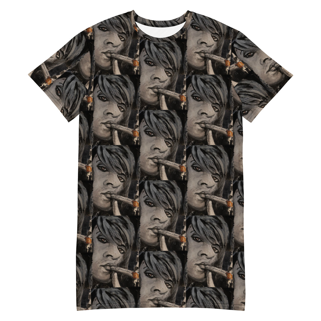 "Faces of Cosmo" All-Over T-shirt dress - Queen of Melrose